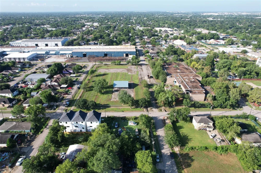 4301 Dupont Street Houston, TX 77021