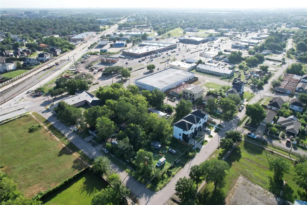 4301 Dupont Street Houston, TX 77021