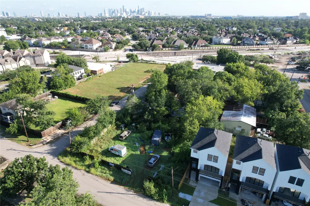 4301 Dupont Street Houston, TX 77021