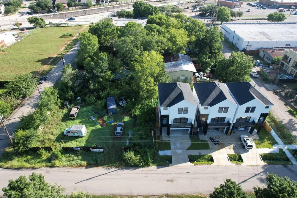 4301 Dupont Street Houston, TX 77021