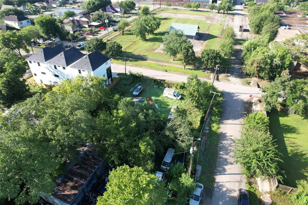 4301 Dupont Street Houston, TX 77021