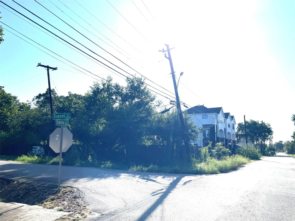 4301 Dupont Street Houston, TX 77021