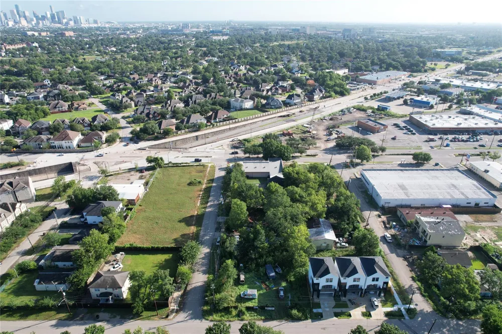 4301 Dupont Street Houston, TX 77021