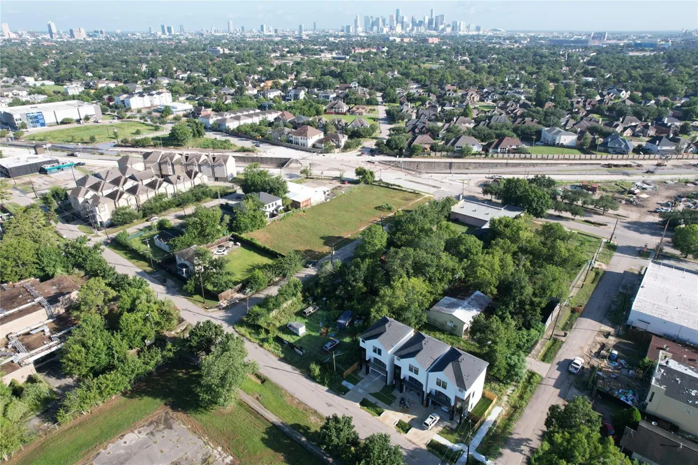 4301 Dupont Street Houston, TX 77021
