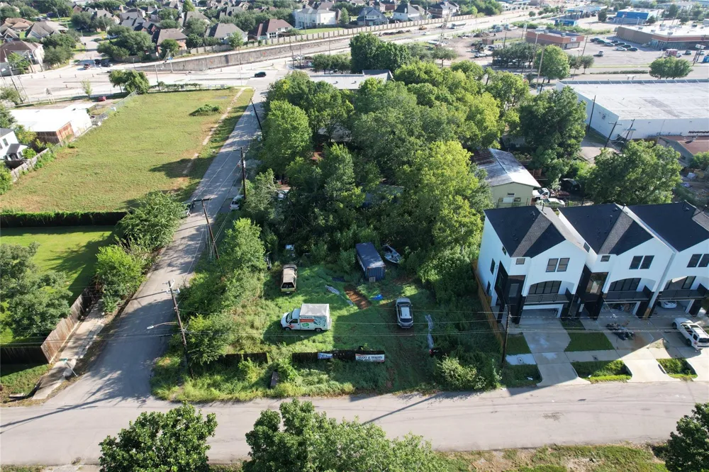 4301 Dupont Street Houston, TX 77021