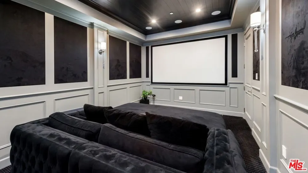 15272 Valley Vista Boulevard Sherman Oaks, CA 91403