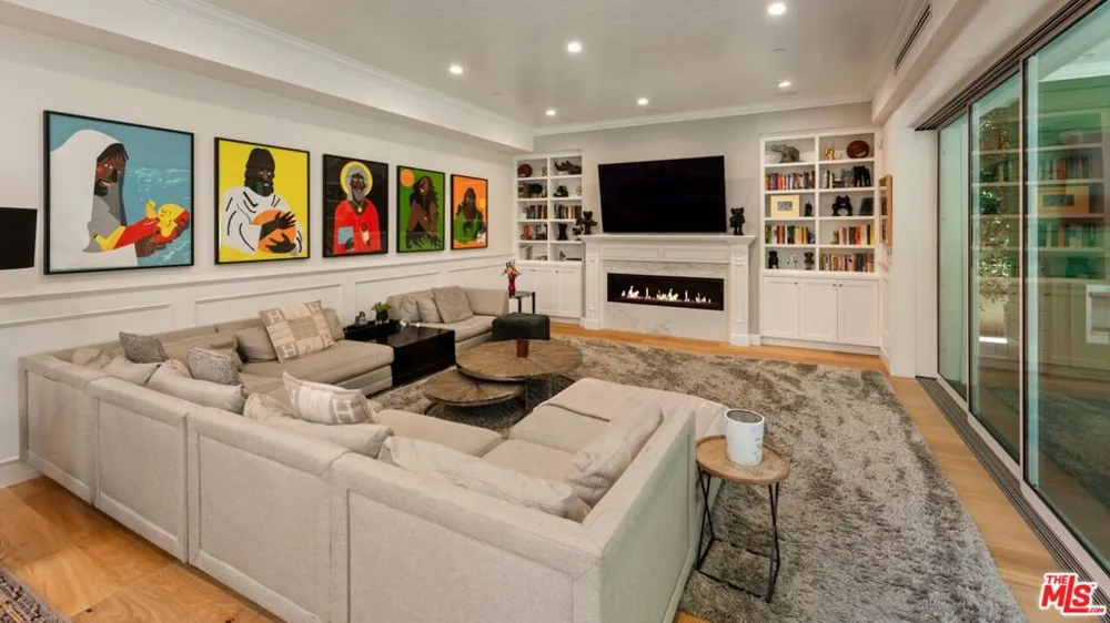 15272 Valley Vista Boulevard Sherman Oaks, CA 91403