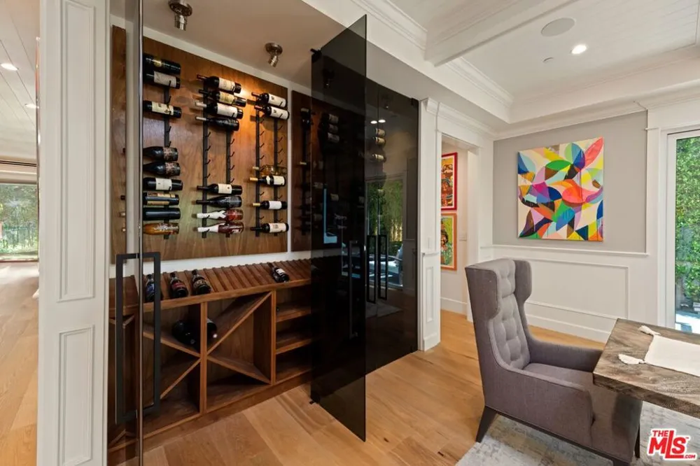 15272 Valley Vista Boulevard Sherman Oaks, CA 91403