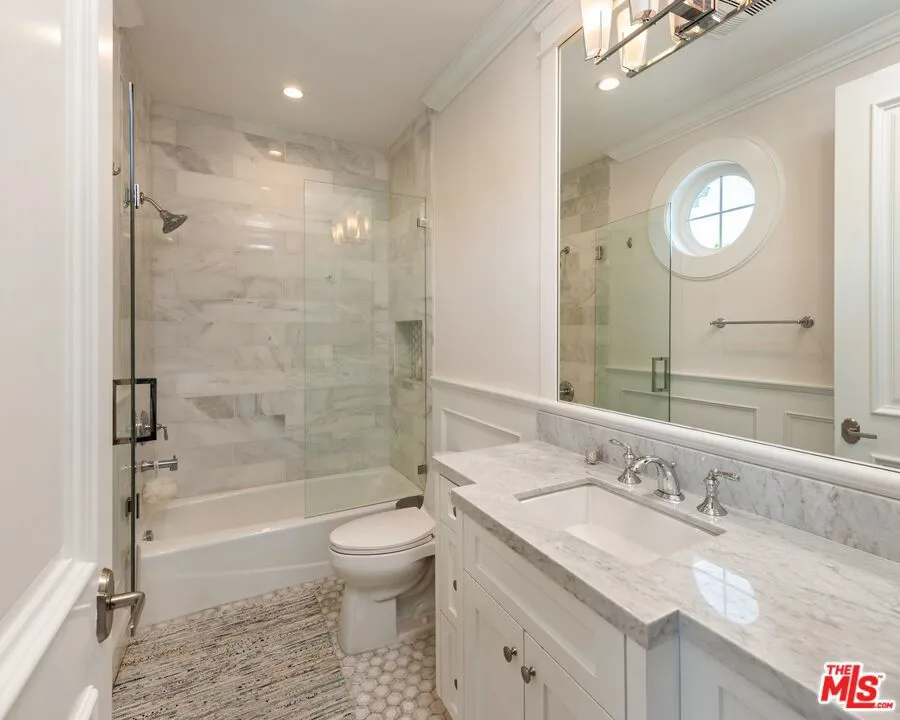 15272 Valley Vista Boulevard Sherman Oaks, CA 91403