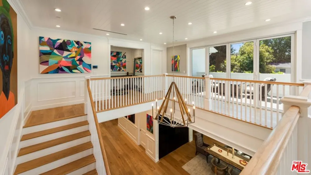 15272 Valley Vista Boulevard Sherman Oaks, CA 91403