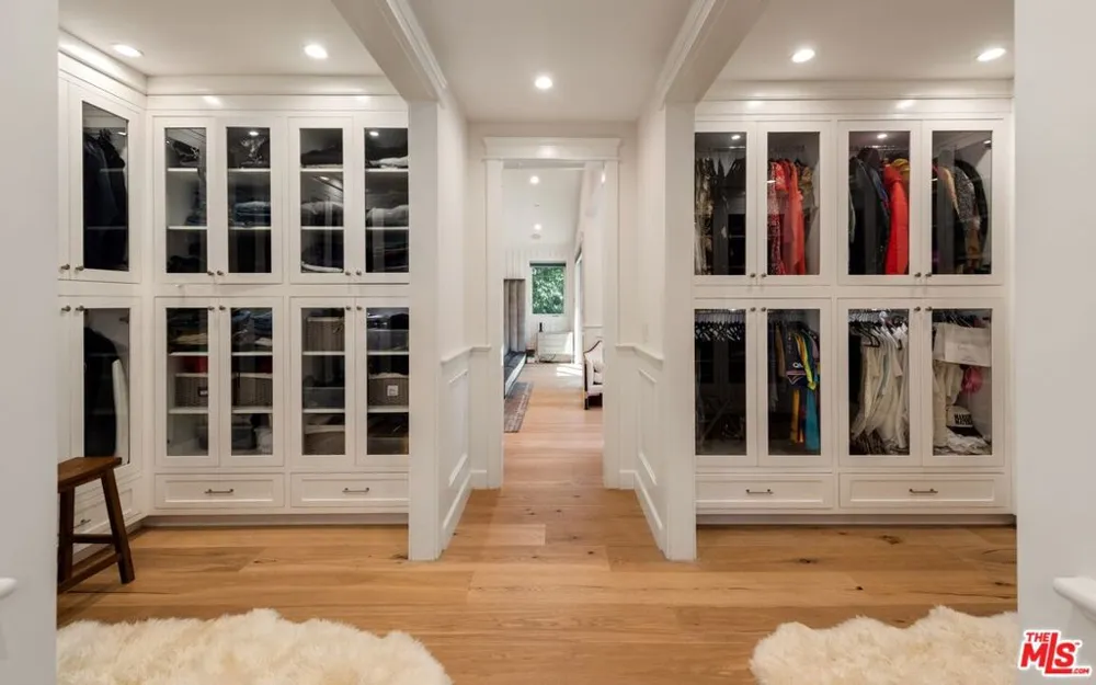 15272 Valley Vista Boulevard Sherman Oaks, CA 91403