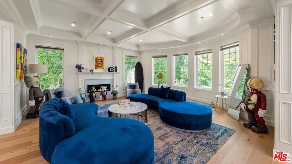 15272 Valley Vista Boulevard Sherman Oaks, CA 91403