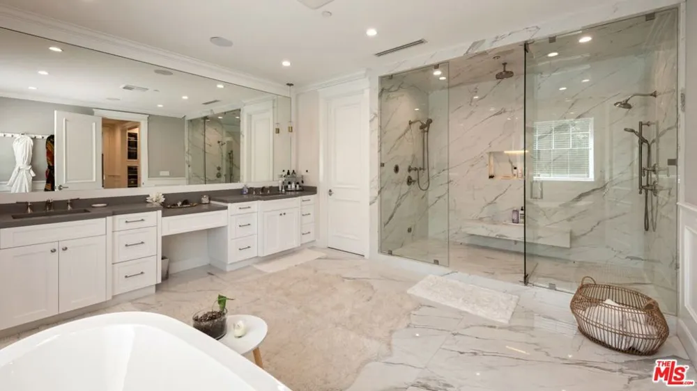 15272 Valley Vista Boulevard Sherman Oaks, CA 91403