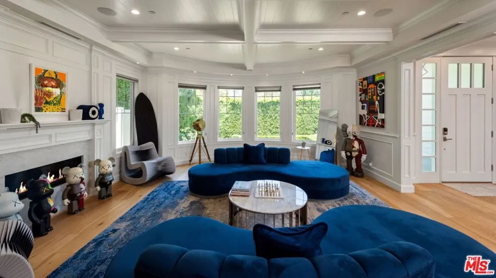 15272 Valley Vista Boulevard Sherman Oaks, CA 91403