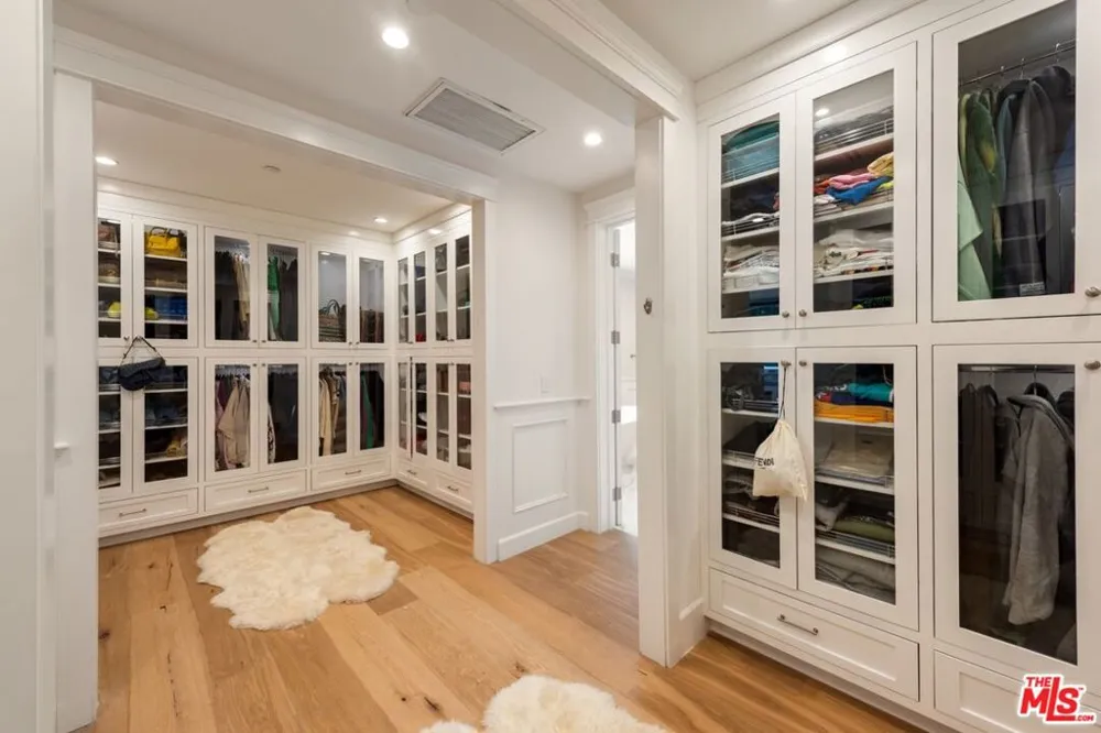 15272 Valley Vista Boulevard Sherman Oaks, CA 91403
