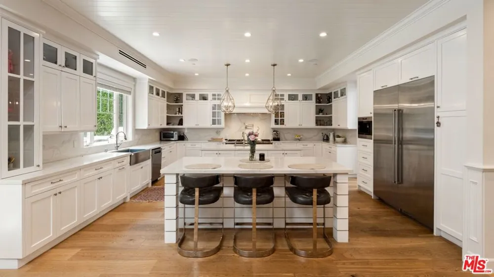 15272 Valley Vista Boulevard Sherman Oaks, CA 91403