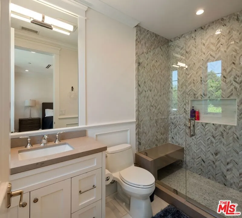 15272 Valley Vista Boulevard Sherman Oaks, CA 91403
