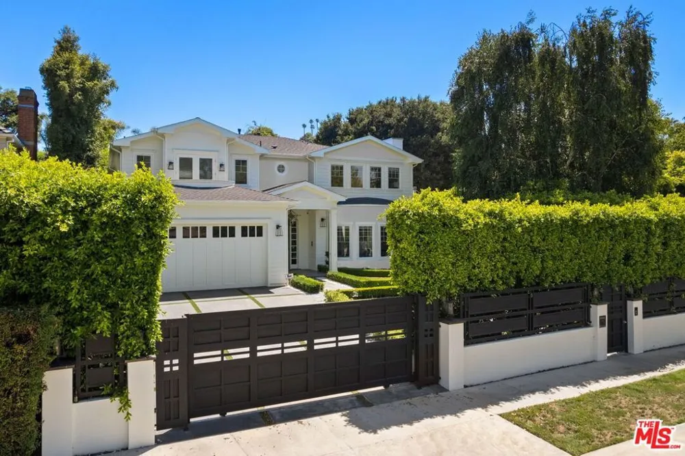 15272 Valley Vista Boulevard Sherman Oaks, CA 91403