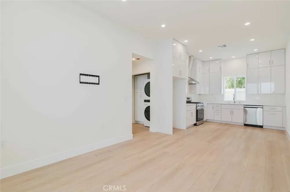 1167 Raymond Avenue #C Glendale, CA 91201