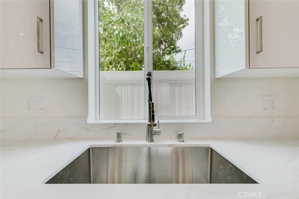 1167 Raymond Avenue #C Glendale, CA 91201