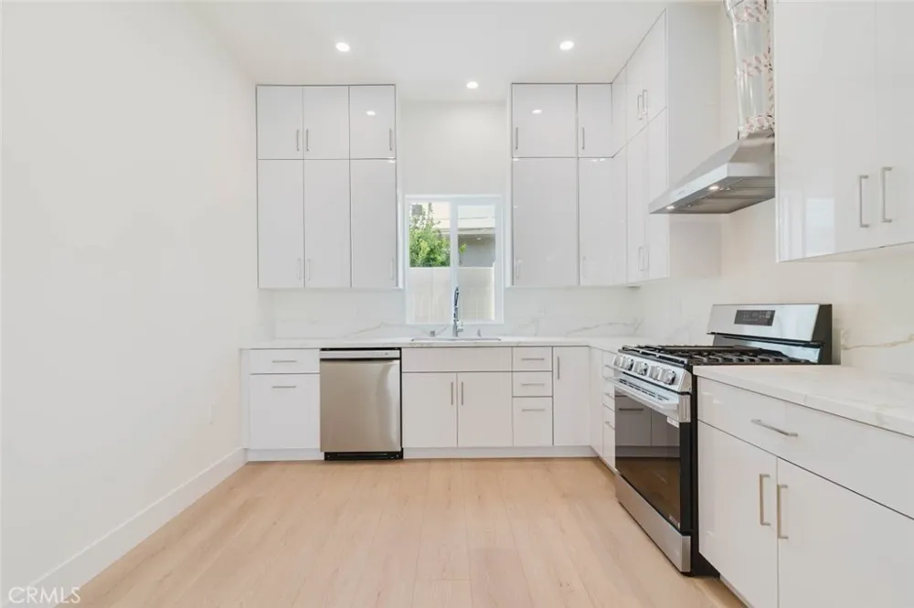 1167 Raymond Avenue #D Glendale, CA 91201