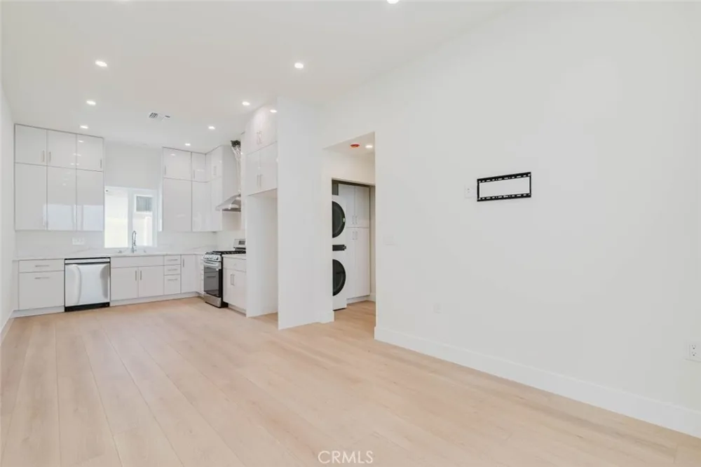 1167 Raymond Avenue #D Glendale, CA 91201