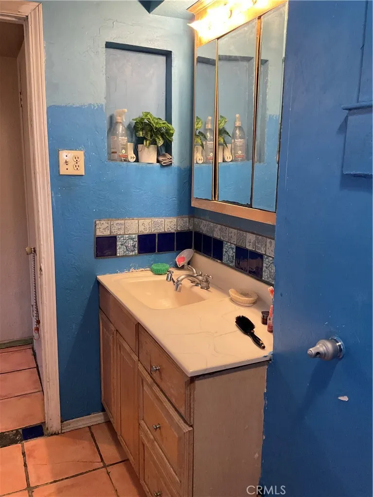 21803 Devlin Avenue Hawaiian Gardens, CA 90716
