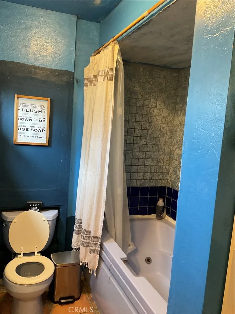 21803 Devlin Avenue Hawaiian Gardens, CA 90716