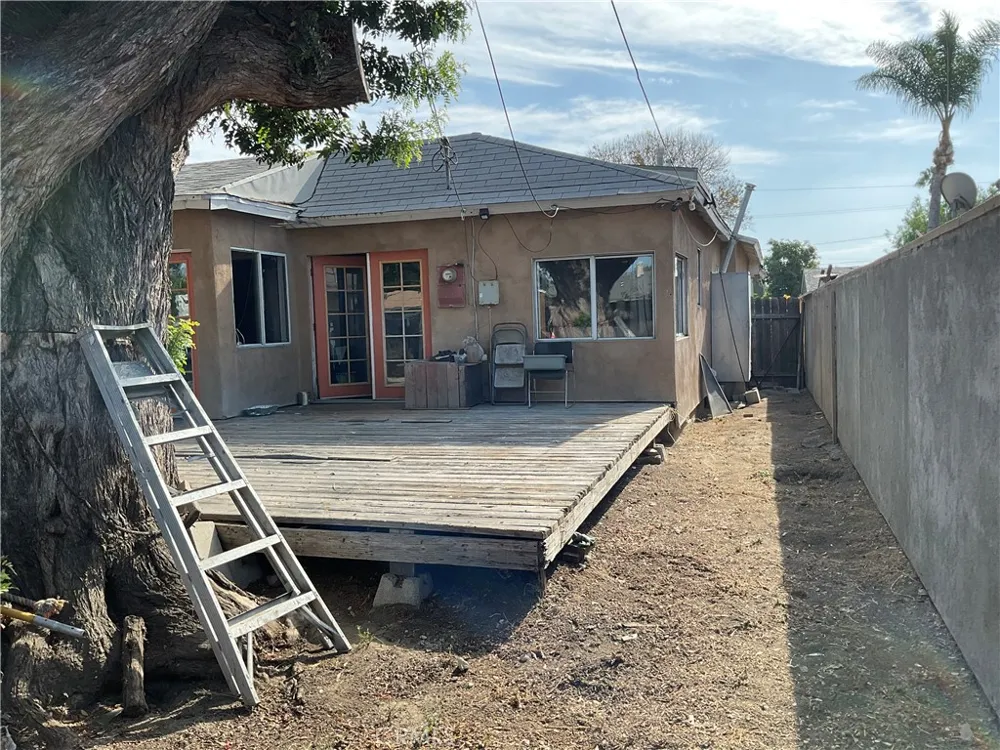 21803 Devlin Avenue Hawaiian Gardens, CA 90716