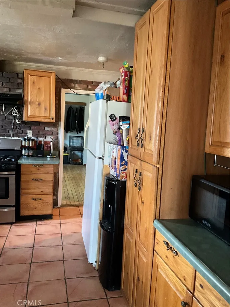 21803 Devlin Avenue Hawaiian Gardens, CA 90716