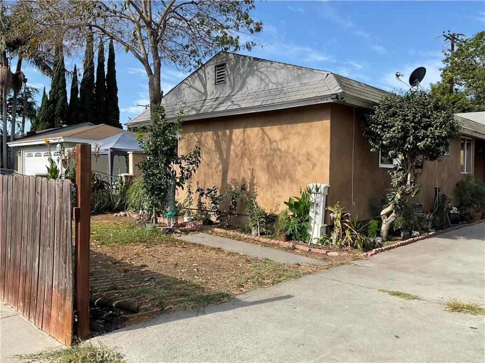 21803 Devlin Avenue Hawaiian Gardens, CA 90716