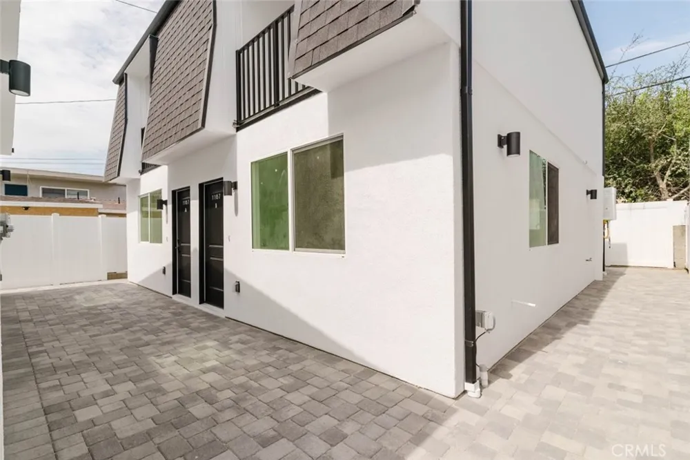 1167 Raymond Avenue #B Glendale, CA 91201