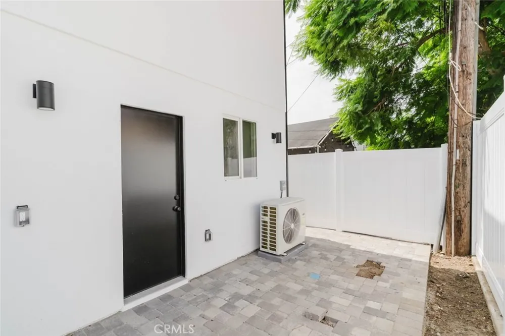 1167 Raymond Avenue #A Glendale, CA 91201