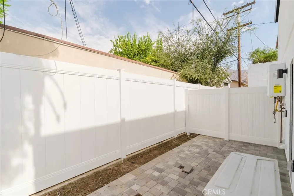 1167 Raymond Avenue #A Glendale, CA 91201