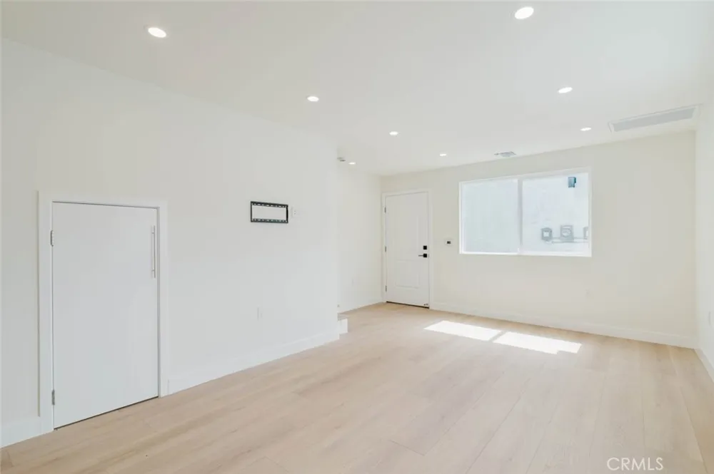 1167 Raymond Avenue #A Glendale, CA 91201