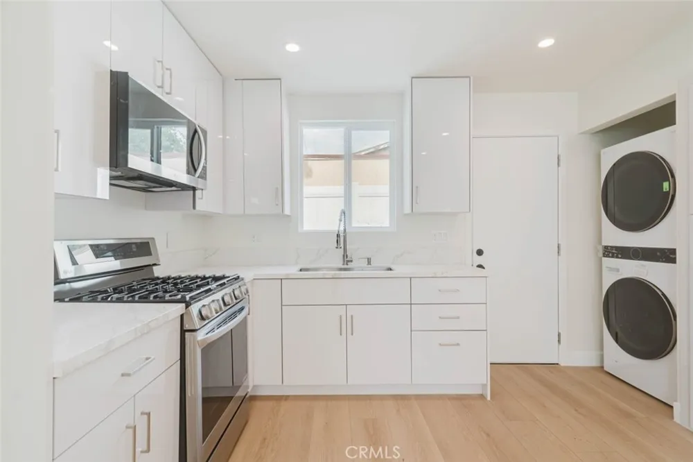1167 Raymond Avenue #A Glendale, CA 91201