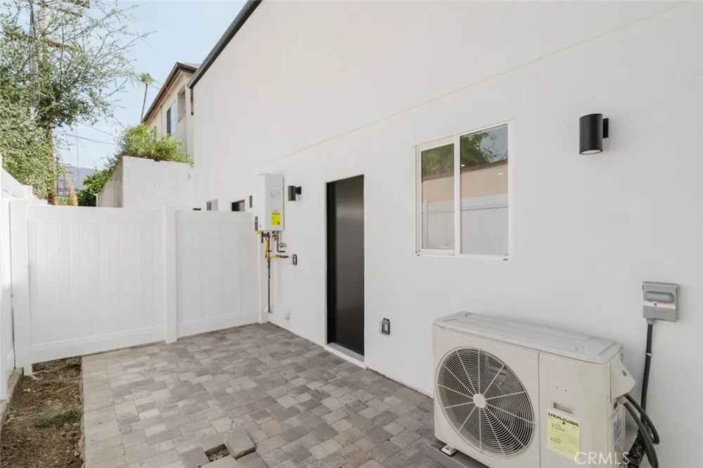 1167 Raymond Avenue #A Glendale, CA 91201