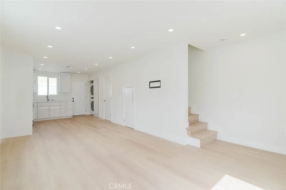 1167 Raymond Avenue #A Glendale, CA 91201