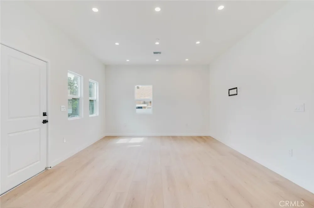 1167 Raymond Avenue Glendale, CA 91201