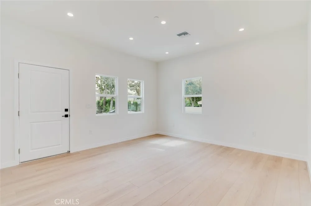1167 Raymond Avenue Glendale, CA 91201