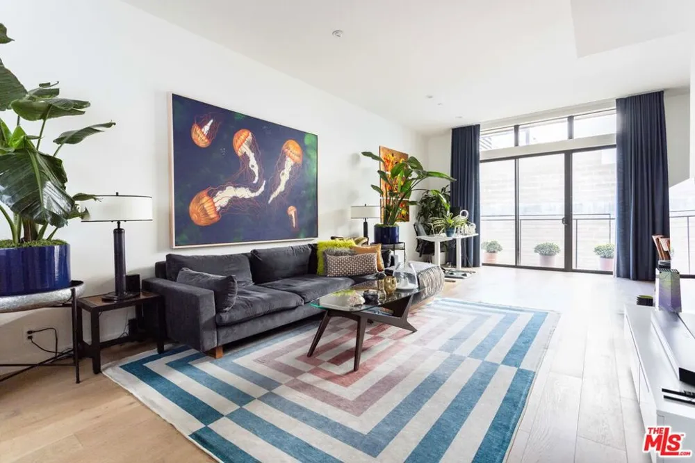 7584 W Skye Way Los Angeles, CA 90046