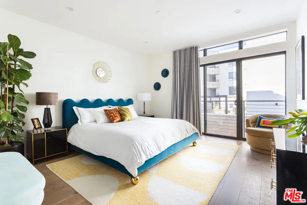7584 W Skye Way Los Angeles, CA 90046