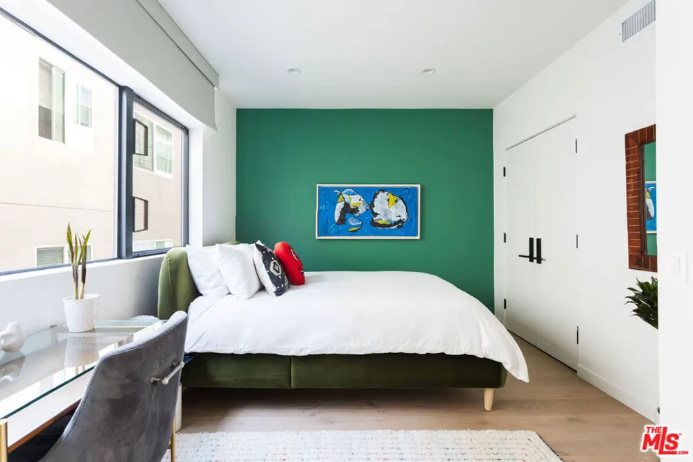 7584 W Skye Way Los Angeles, CA 90046
