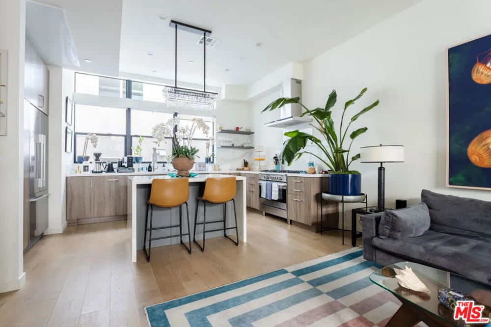 7584 W Skye Way Los Angeles, CA 90046