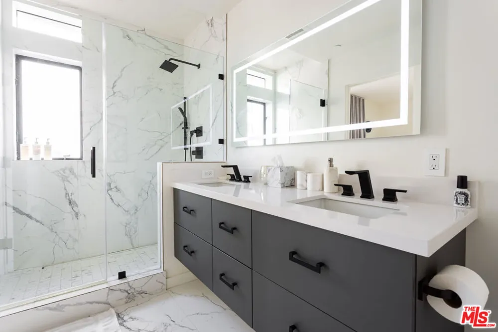 7584 W Skye Way Los Angeles, CA 90046