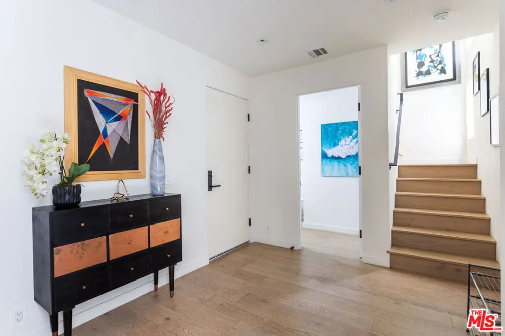 7584 W Skye Way Los Angeles, CA 90046