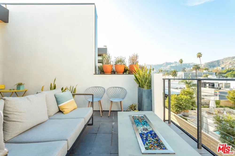 7584 W Skye Way Los Angeles, CA 90046