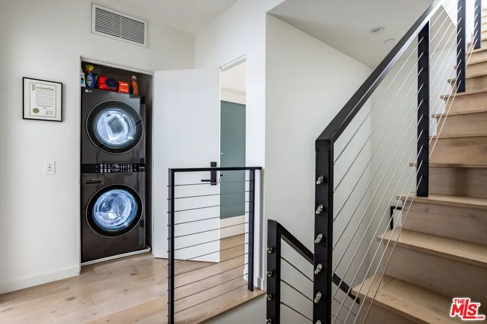 7584 W Skye Way Los Angeles, CA 90046