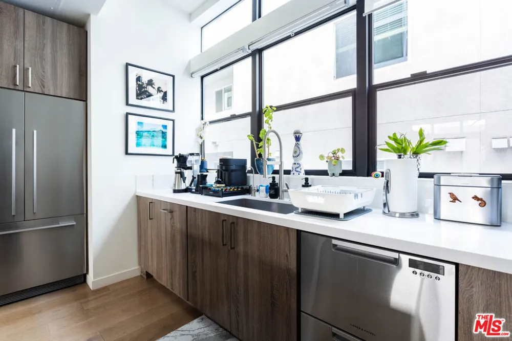 7584 W Skye Way Los Angeles, CA 90046