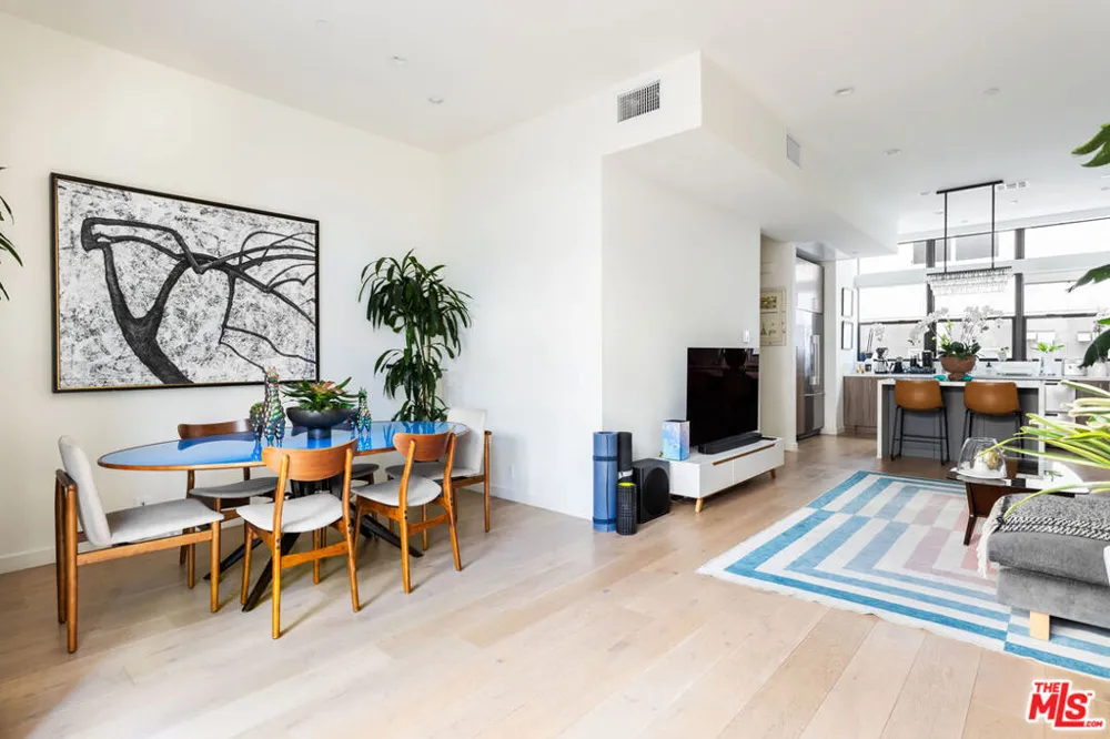 7584 W Skye Way Los Angeles, CA 90046